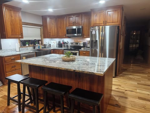 Kitchen island with barstool seating for 6.