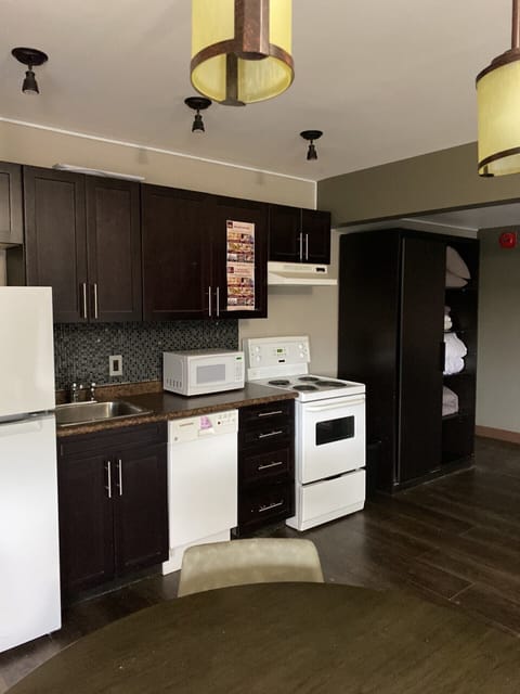 Suite | Private kitchen | Microwave