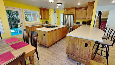 Newly Remodeled Kitchen with Stainless Steel Appliances to create any Culinary Creations