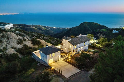 Unobstructed Ocean Views!
