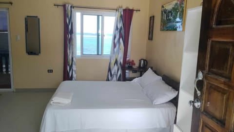 Deluxe Room, Beach View | Hypo-allergenic bedding, free WiFi, bed sheets