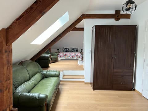 Loft | Blackout drapes, iron/ironing board, free WiFi