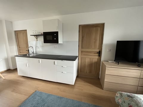 Studio | Blackout drapes, iron/ironing board, free WiFi