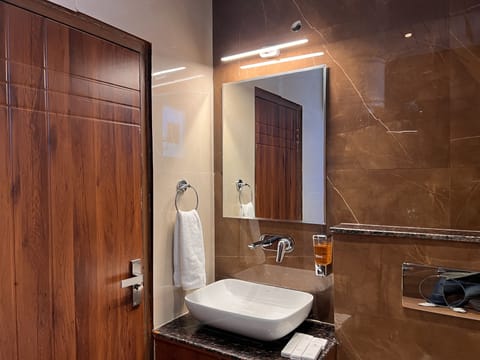 Premium Room | Bathroom | Towels