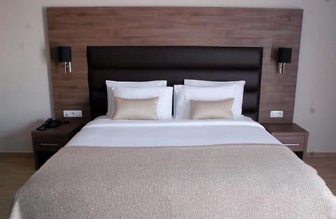 Premium bedding, minibar, in-room safe, laptop workspace