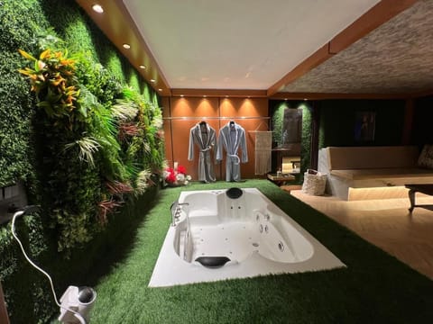 Deluxe Room | Private spa tub