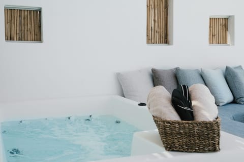 Deluxe Double Room with Jet Tub | Private spa tub