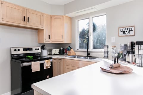 We provide plenty of kitchen tools for you to show off your chef's skills.