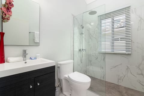 Apartment, 3 Bedrooms | Bathroom | Towels