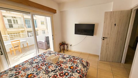 Standard Double Room | Desk, iron/ironing board, free WiFi, bed sheets