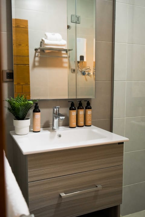Apartment, 2 Bedrooms | Bathroom | Shower, rainfall showerhead, free toiletries, towels