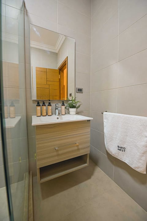 Apartment, 1 Bedroom | Bathroom | Shower, rainfall showerhead, free toiletries, towels