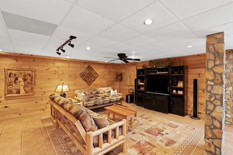 Cabin, 3 Bedrooms | Private kitchen | Fridge, oven, coffee/tea maker, toaster