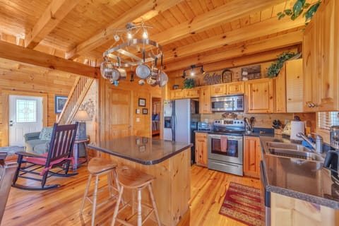 Cabin, 2 Bedrooms | Private kitchen | Fridge, oven, coffee/tea maker, toaster