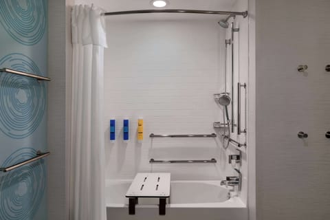 Room, 2 Queen Beds, Accessible, Bathtub (Mobility) | Bathroom