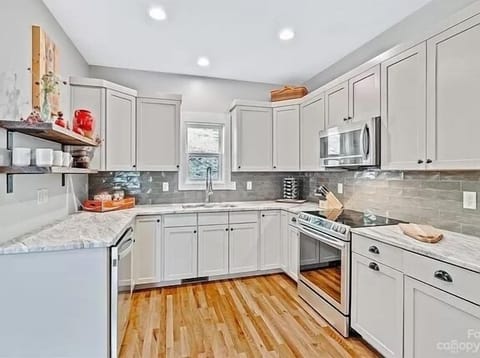 The cabin is complete with kitchen utensils and supplies for cooking