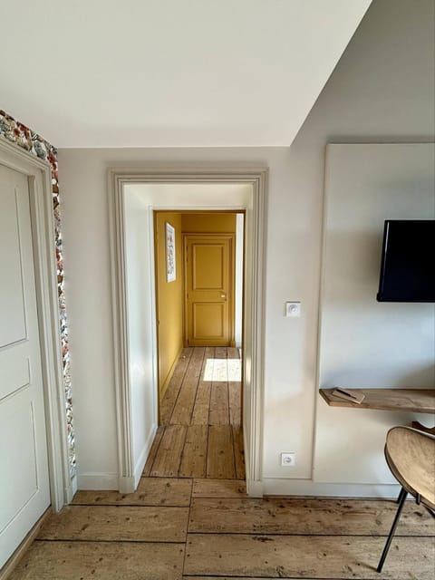 Standard Triple Room, Multiple Beds, Private Bathroom, Garden View | Individually decorated, individually furnished, desk, laptop workspace