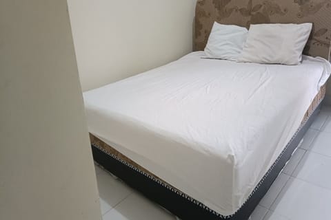 Double Room | Desk, bed sheets