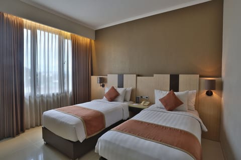 Deluxe Twin Room, 2 Twin Beds | In-room safe, desk, rollaway beds, free WiFi