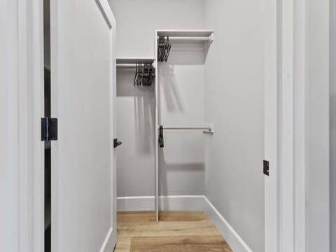 Penthouse 325 - Master Walk In Closet