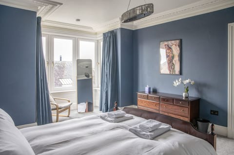 Master Bedroom.
South facing view