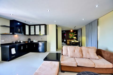 Family Suite | Living area | 40-inch LED TV with digital channels, Netflix, streaming services