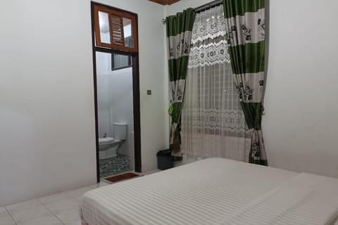 Standard Double Room | Bed sheets