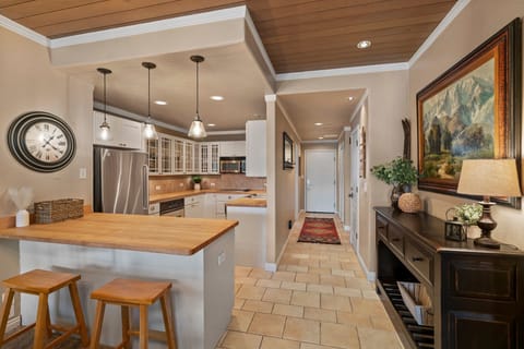 Kitchen, bar and entry