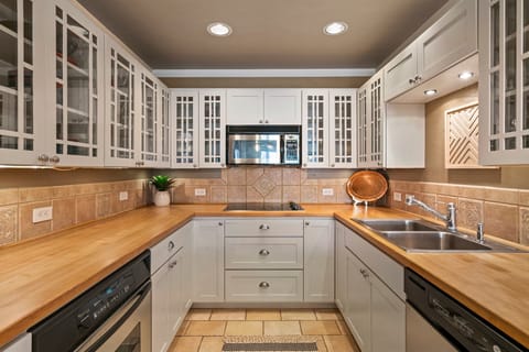 Fully Stocked Kitchen