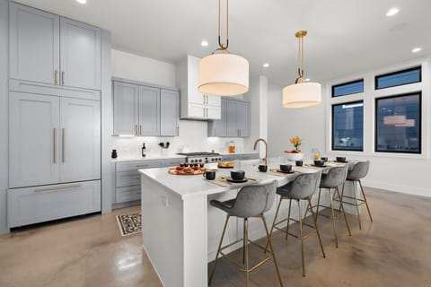 4 Person Counter Top Dining