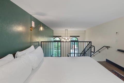 Deluxe Loft, Mountain View | Premium bedding, down comforters, free WiFi, bed sheets