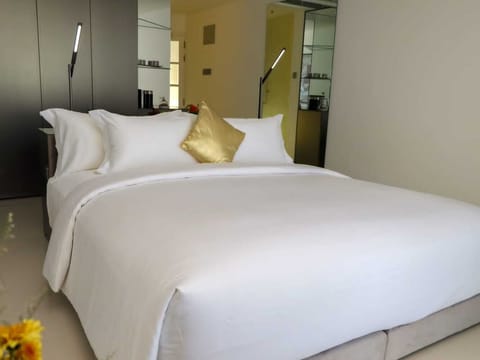 Deluxe Double or Twin Room | Bathroom | Slippers