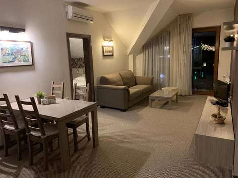 Apartment, 2 Bedrooms, Smoking, Balcony | Living room