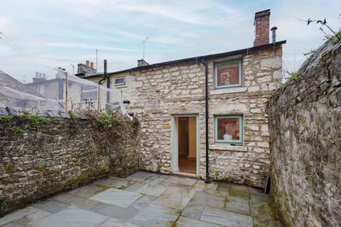 House | 2 bedrooms, iron/ironing board, Internet