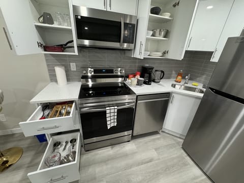 Luxury Apartment | Private kitchen | Fridge, microwave, oven, stovetop