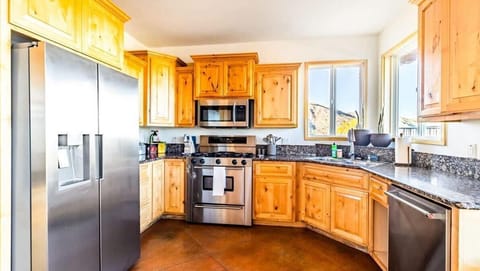 Fully furnished kitchen