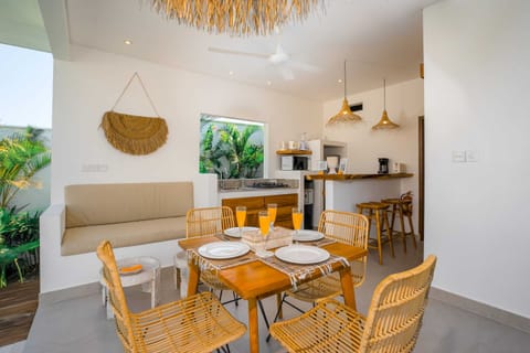 Basic Villa | Dining