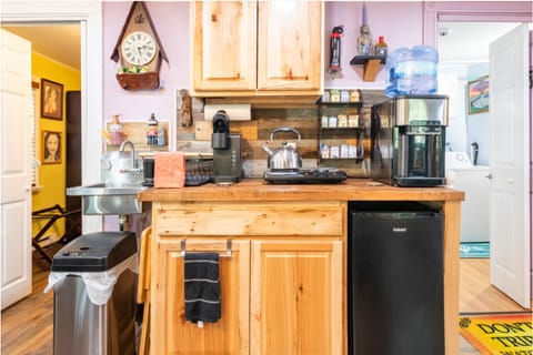 Gallery Cottage, Mountain View | Private kitchenette | Highchair