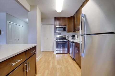 Business Apartment, City View | Private kitchen | Fridge, microwave, oven, dishwasher