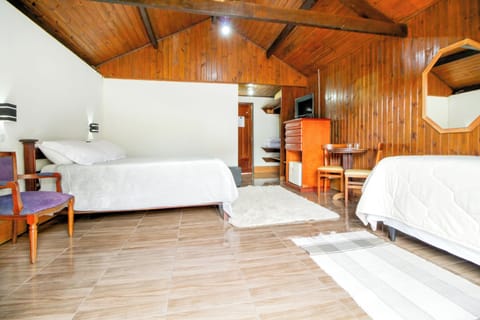 Junior Chalet | Desk, free WiFi, bed sheets