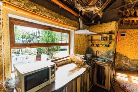 Panoramic Cottage, Lake View | Private kitchen