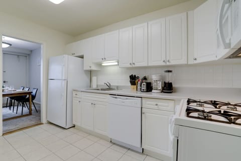 Business Apartment, Balcony, Pool View | Private kitchen | Fridge, microwave, dishwasher, coffee/tea maker