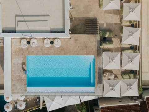 Seasonal outdoor pool, pool umbrellas, sun loungers