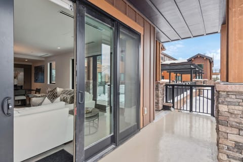 Superior Condo, 2 Bedrooms, Fireplace, Mountain View | Terrace/patio