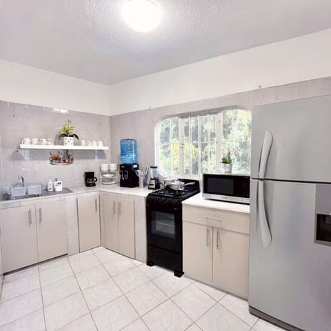 Comfort House | Private kitchen | Full-size fridge, microwave, oven, stovetop