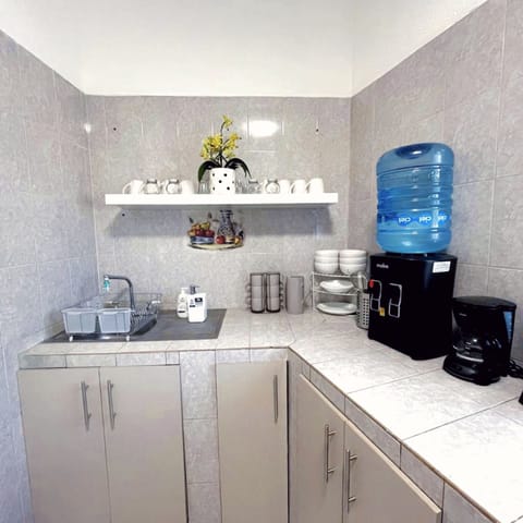 Comfort House | Private kitchen | Full-size fridge, microwave, oven, stovetop