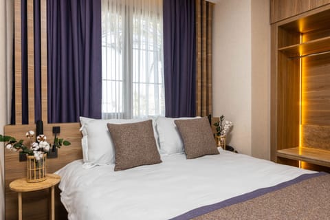 Exclusive Room, City View | Egyptian cotton sheets, premium bedding, minibar, laptop workspace