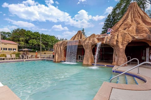 3 indoor pools, seasonal outdoor pool, sun loungers