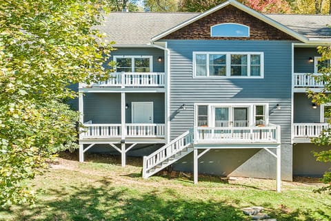 Great views from 4 balconies and lower deck at 3200 ft elevation.