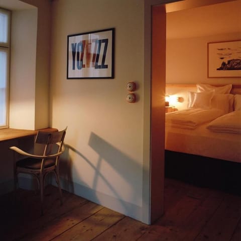 Egyptian cotton sheets, premium bedding, down comforters, pillowtop beds